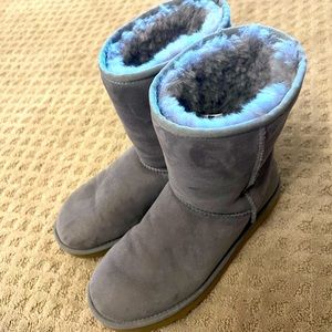 UGG Classic Short II in Shade (light gray with tan soles) Women's Size 8